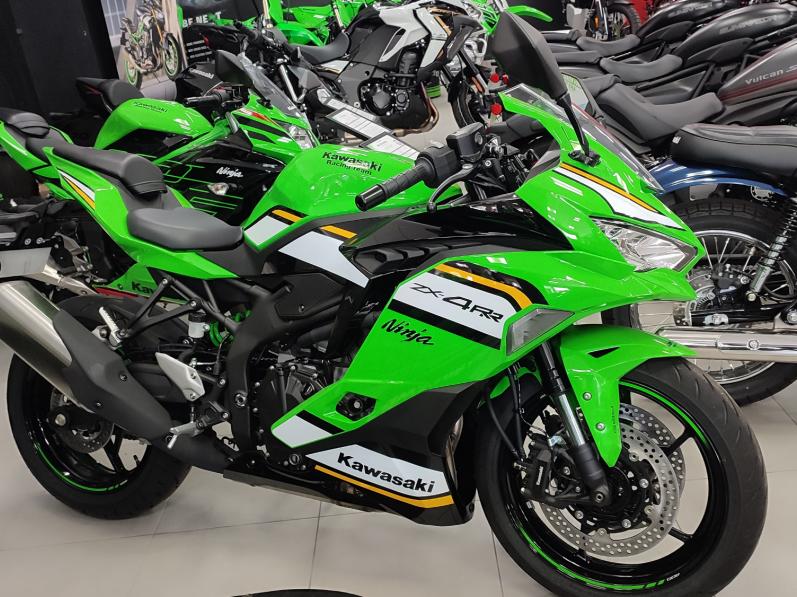 KAWASAKI ZXR-4